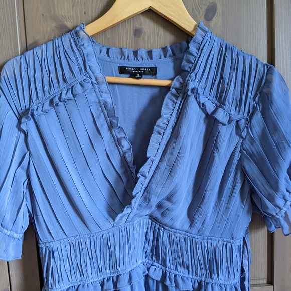 Feminine blue flowy dress - Picture 7 of 14